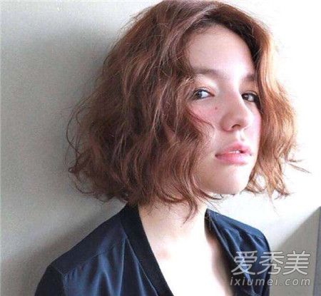 蜂蜜茶色适合什么肤色 蜂蜜茶色头发图片