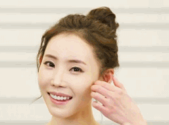 韩式蓬松丸子头扎法图解 甜美超减龄 韩式丸子头怎么扎