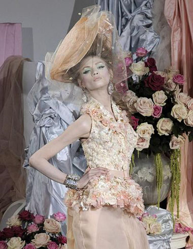 Dior描绘华丽典雅发型艺术