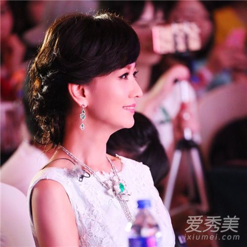​小花PK冻龄女神 《我们来了》护肤秘籍哪家强 护肤秘籍