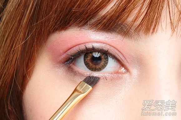聖誕美麗妝容畫法 水光眼妝來添彩 眼妝的畫法