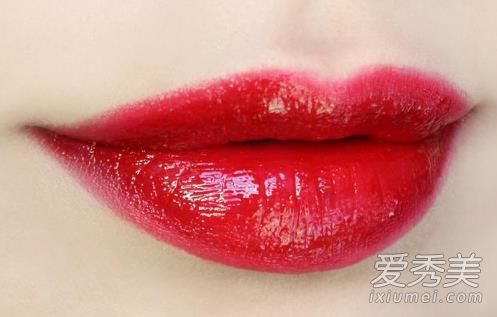 亚洲人也能hold住的红唇派对妆 年会就要做最闪耀的一个