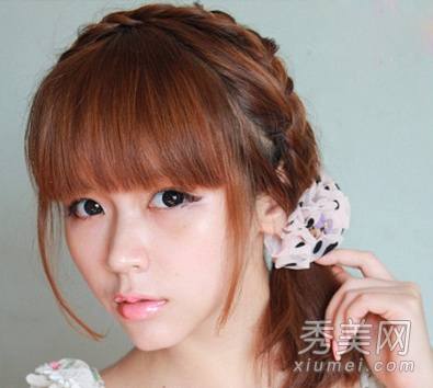 中长发如何扎好看 韩式甜妞范侧扎发教程