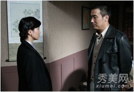 《断刺》女主童蕾“特务妆”冷艳 神迷男主