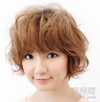 胖脸适合的短发 日系女生短发发型图片