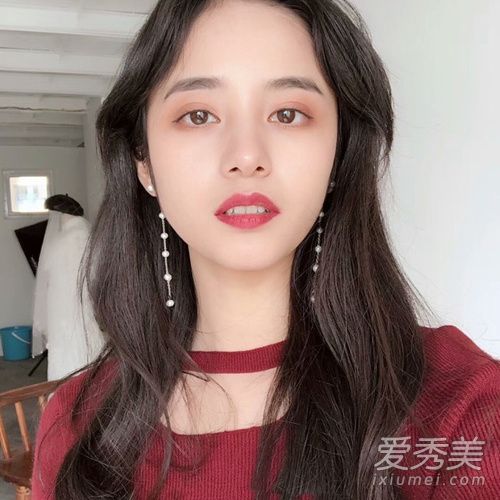 2018年流行发型图片女 春季流行19款发型甜美逆袭