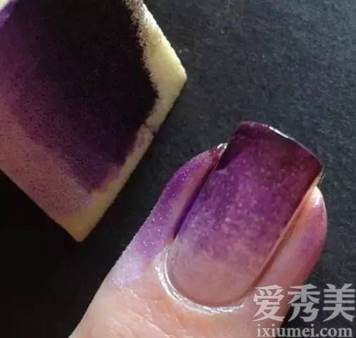 美甲教程：磨砂质感紫色渐变美甲