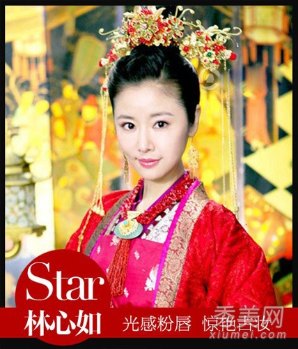 演员升级导演 赵薇霸气红唇御姐范