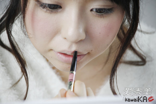 日本女生如何打造丰唇？只需5个步骤 日本女生化妆