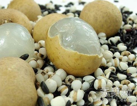 吃什么美容：祛痘吃芹菜 抗老吃大豆