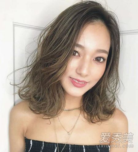 2019发型流行趋势女中短发 齐肩懒人烫一定要试试