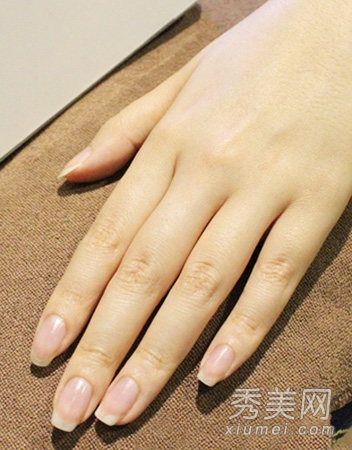 Angelababy开美甲店 教你DIY撞色糖果美甲