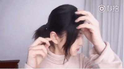 2019女生发型流行趋势：80年代的港味发型一款s刘海就能办到