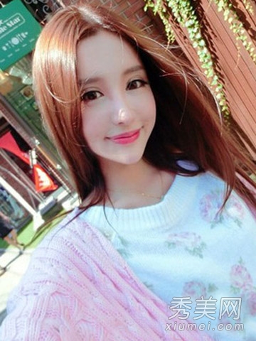 女生塌鼻子适合什么发型 韩式中分最给力