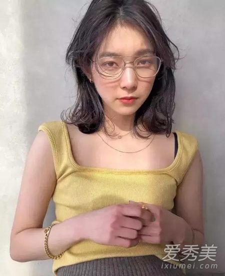 女生额头大怎么设计发型 大脸女生如何设计短发