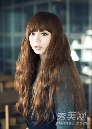 大脸女生的专属发型 韩式长卷发发型