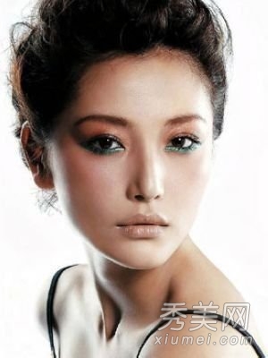 拯救眼部周围脆弱肌肤 六步恢复神采