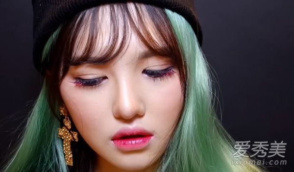 清纯雪炫VS勾人Hani  眼妆是决胜关键 韩国明星妆容