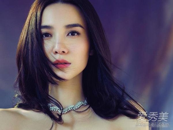 辣眼睛！宋佳终于染回黑发却被指撞脸李宇春 宋佳最新发型
