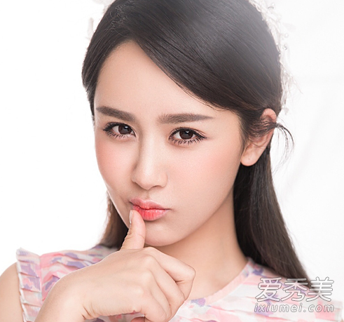 《家有儿女》杨紫整容瘦脸变真人版芭比娃娃