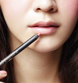 日剧中最火的“蜜桃唇妆”化妆步骤 蜜桃唇妆的画法
