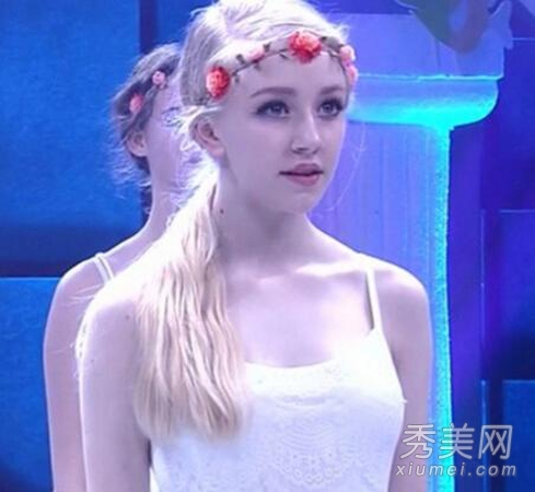 丹麦天使“美丑”瞬变 萌系大眼假睫毛贴法假睫毛怎么贴自然