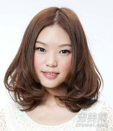 大脸女生适合的发型 瘦脸发型巧修颜