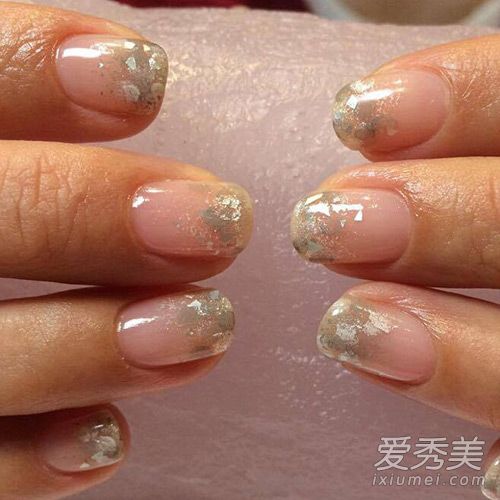 2016春天美甲重点：清新感十足的雾面与留白 美甲图片2016款式