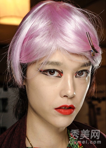 2013時尚周 安娜蘇宮廷娃娃妝嚇人
