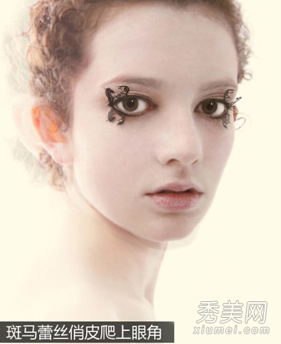 明星潮流妆容 戚薇演绎蕾丝美睫