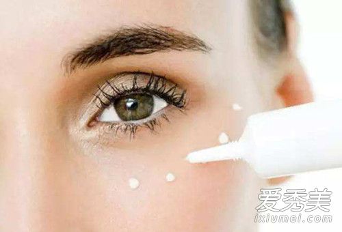 擦眼霜用哪个手指最好 擦眼霜的正确步骤是什么
