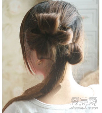 秀美发型DIY 韩式花瓣头发型扎法