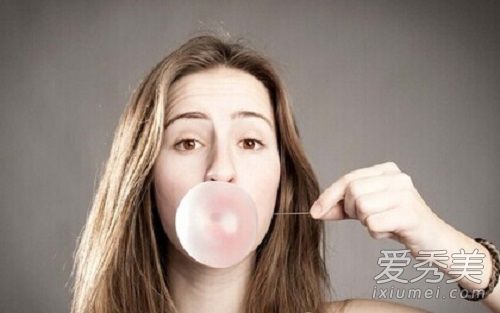 嚼口香糖可以瘦臉嗎?嚼口香糖的好處和壞處