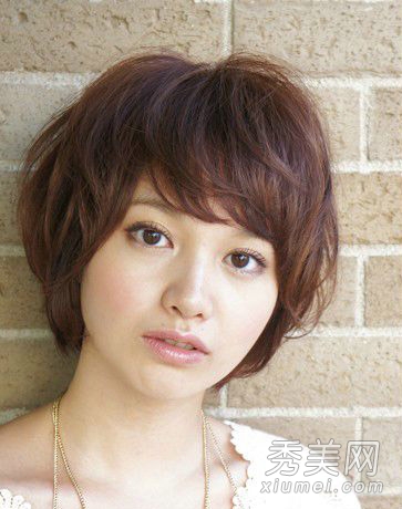 人人都爱小脸型 9款短发甩掉饼脸最显瘦