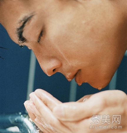 男士护肤：冷水洗脸不防晒5大“毁容”雷区