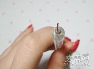 （组图）2分钟DIY可爱草莓美甲