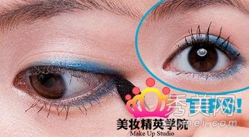 详细眼妆技巧 打造最IN蓝精灵眼妆