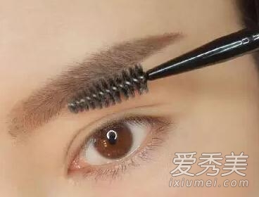上班族“伪素颜”通勤妆怎么画？