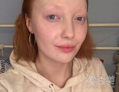 英国19岁女生半面妆 差异巨大走红网络 化妆前后对比