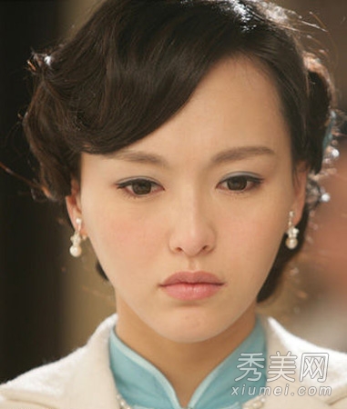 唐嫣手缠绷带亮相 《X女特工》美妆盘点