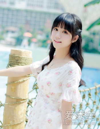 圆脸适合中长发图片 扎起来更好看