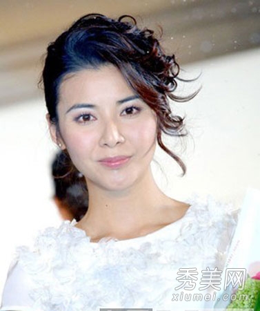 郑伊健婚期将近 蒙嘉慧VS邵美琪妆容赏