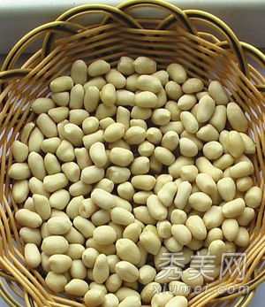 吃什么美容：祛痘吃芹菜 抗老吃大豆
