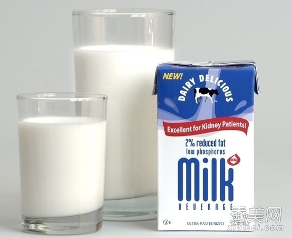 牛奶护肤功效：怎么用牛奶美白护肤？