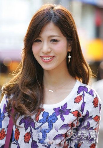 2013秋冬女生发型设计 香唇美发潮爆街头