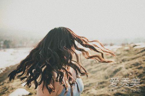 头皮瘙痒、有头屑还脱发？你可能被「头皮敏感」缠上了 头皮痒是什么原因