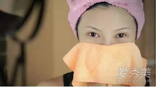 长期用毛巾洗脸对皮肤好吗?直接用手洗脸好吗