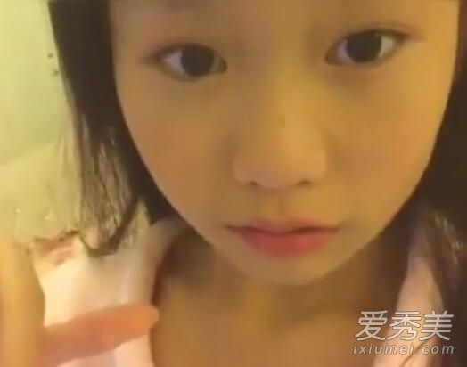 00后小学生化妆走红 卸妆手法太凶残！ 怎样正确卸妆