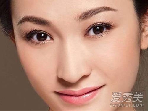 身边常备这小物 拥抱年轻赶走眼袋 去除眼袋的方法