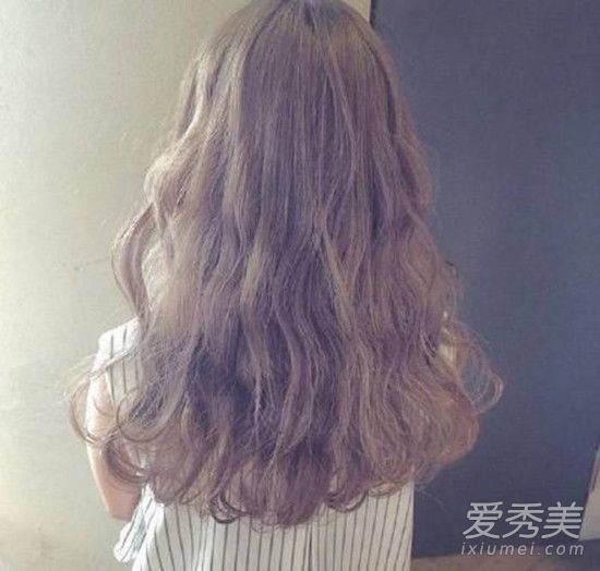 為什麼長發的女生每天都會掉很多頭發？ 女生掉頭發的原因